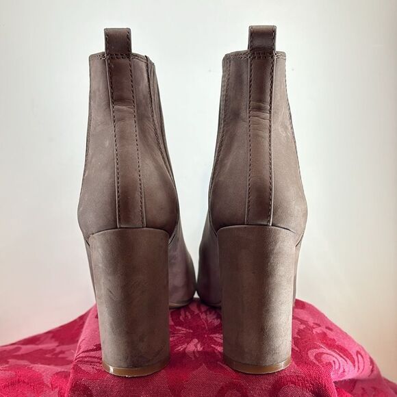 Vince Camuto Fateen Ankle Taupe Leather Booties 3 1/2” Heel Size 7 - Picture 2 of 16